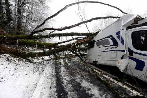 Continua l'allarme maltempo, forte vento e ghiaccio al Nord