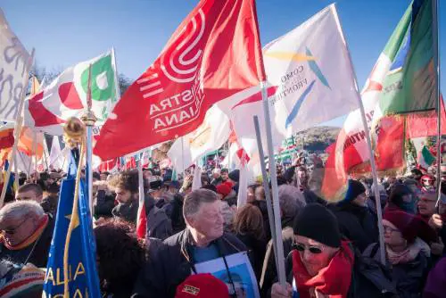 Zizek e Chomsky scaricano l'antifascismo: "Un feticcio"