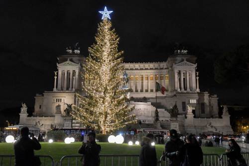 Roma, l'albero "Spelacchio": spunta l'ipotesi risarcimento