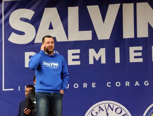 Salvini: "Toglierei la scorta a Saviano e papà Boschi"
