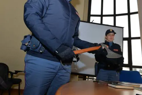 Naziskin, l'arsenale trovato nella sede di Varese