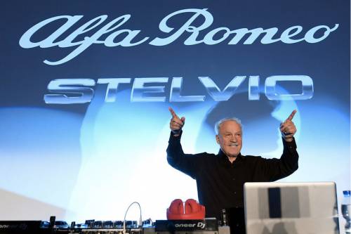 Alfa Romeo racconta "chi ci mette le mani"