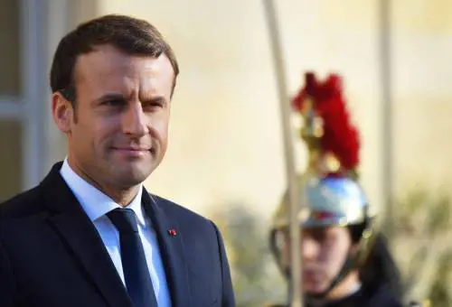 Quel romanzo erotico del giovane Macron