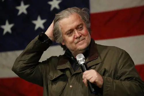 Bannon ora rischia: chi lo ha finanziato sta con Trump