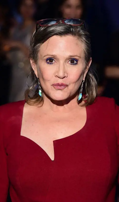 "Questo episodio è dedicato a Carrie Fisher"