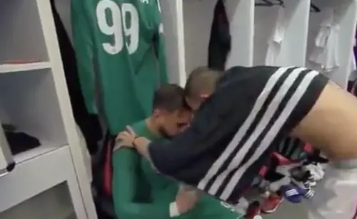 Donnarumma scosso dai fischi, Bonucci lo rincuora negli spogliatoi