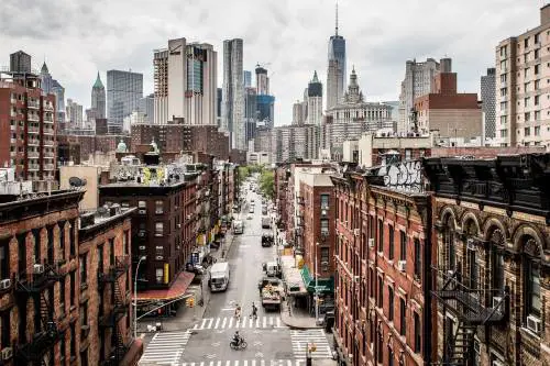 Defecatore seriale terrorizza New York