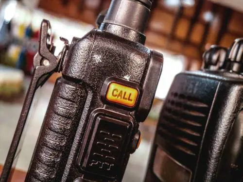 All’esame per avvocato  ​ci va con il walkie talkie