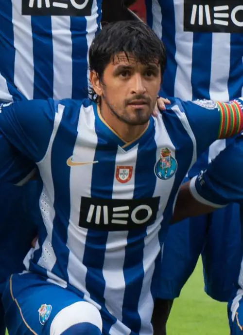 Calcio, Lucho Gonzalez denunciato dalla moglie: "Tentò di ammazzarmi"