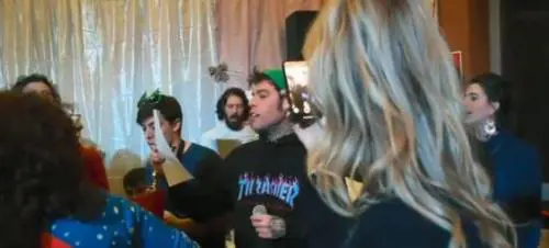 Pavia, Fedez e Chiara Ferragni cantano insieme ai bambini malati