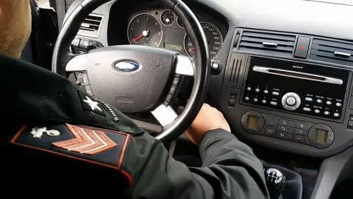 L’ultima trovata dei narcos per trasportare droga in auto: la scoperta a Napoli