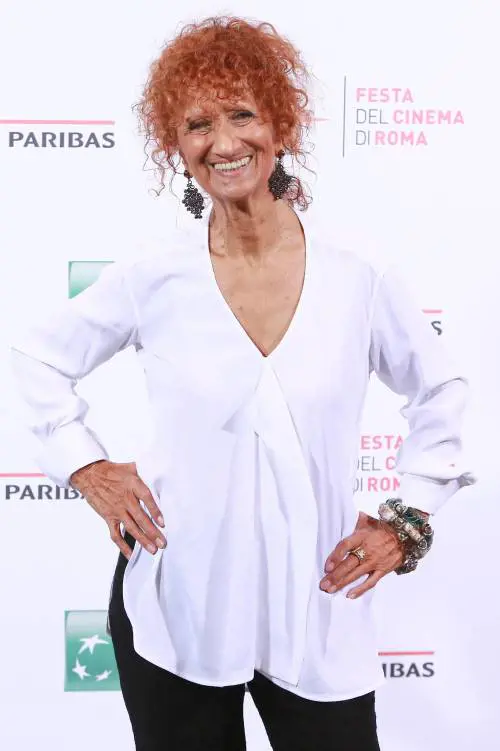 Anna Mazzamauro: "Non mi ha picchiato Brignano"