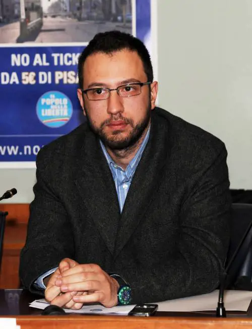 Comazzi corre per la Regione. E Gori scatena un match rosa