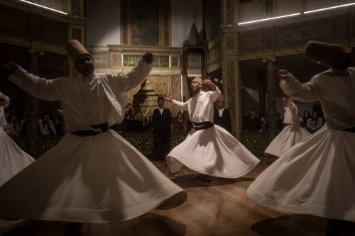 I sufi a Istanbul ricordano la morte di Mevlana