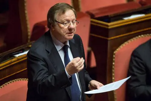 L'ex ministro Matteoli è morto in un incidente d'auto sull'Aurelia