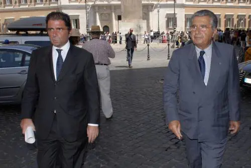 Caos a casa De Benedetti: il figlio smentisce il padre