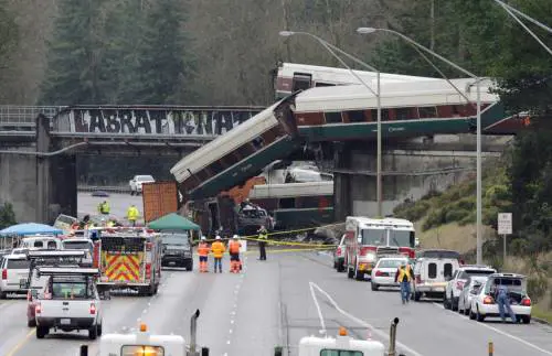 Seattle, treno deragliato a 130 km orari: il limite era di 50