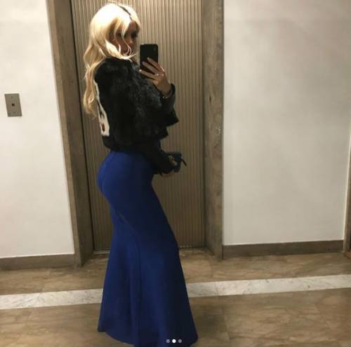 Wanda Nara, sexy in abito da sera 