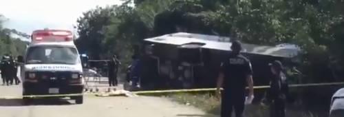 Incidente in Messico: 12 morti Sul bus anche turisti italiani