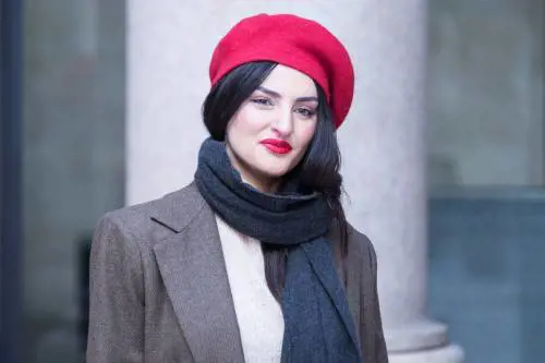 Arisa cambia look: addio capelli corti