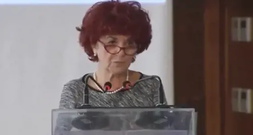 Il doppiopesismo di Fedeli col curriculum di Conte: "Giusto approfondire"