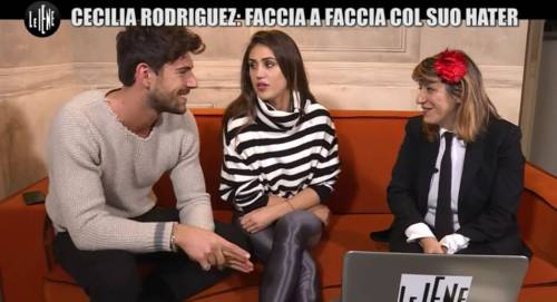 Cecilia Rodriguez incontra il suo hater: "Non sono una tr...". E Ignazio s'infastidisce