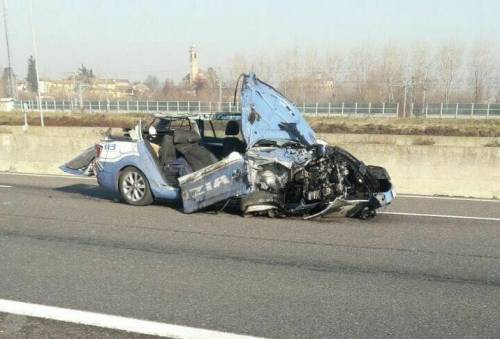 Il drammatico incidente in A1. Morto un agente della polizia