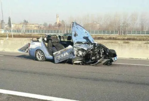 Il drammatico incidente in A1. Morto un agente della polizia