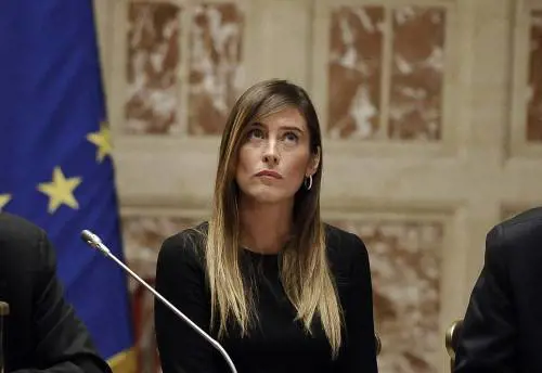 Etruria, ora la Boschi accusa: "Si sta trasformando in una caccia alla donna"