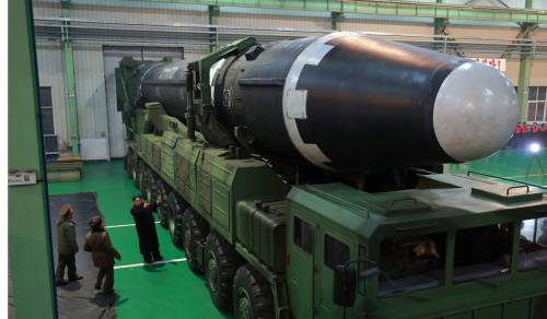 Corea del Nord, iniziati i test per armare i missili con l'antrace