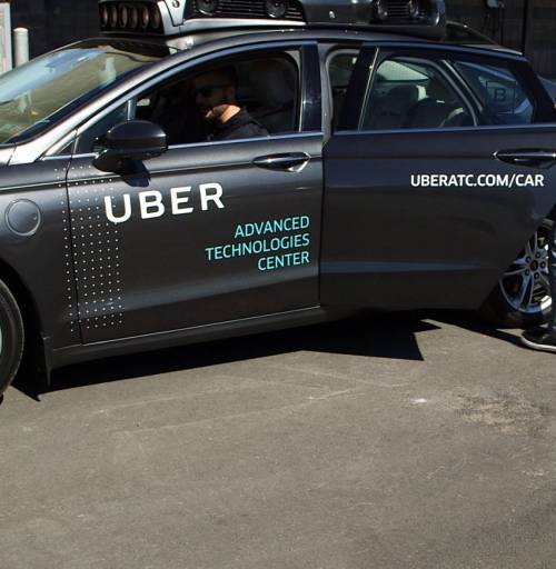 Stop dell'Europa a Uber: "Non è un'app, è un taxi"