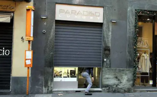 Colpo grosso in gioielleria. Bottino da 100mila euro