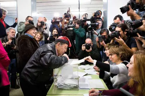 Catalogna agli indipendentisti, ma Ciudadanos è primo partito