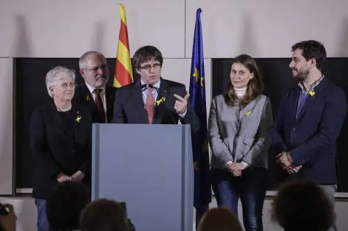 Puigdemont esulta dopo il voto: "Una vittoria, Rajoy è sconfitto"