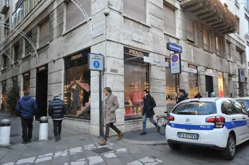 Colpaccio da Prada  in via della Spiga:  bottino di 120mila euro