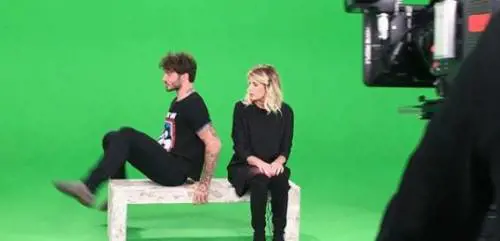 De Martino accoglie la provocazione della Marcuzzi: "Il tuo primato è al sicuro"