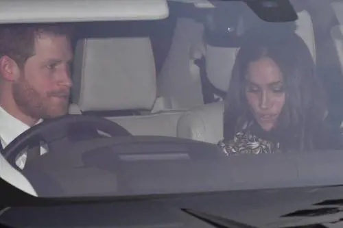 Gb, a pranzo c'è Meghan Markle. Invitata indossa spilla "Blackamoor"