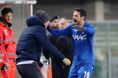 Il Bologna espugna il Bentegodi in 10 uomini: il Chievo  va ko 3-2 