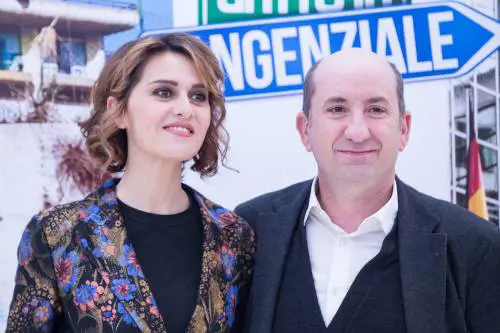 La coatta contro il radical chic Il bis di Cortellesi e Albanese