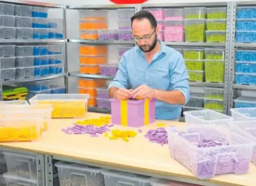 "In Italia sono l'unico scultore con il certificato della Lego"