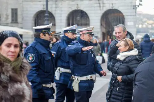 Auguri a tutte le Forze dell'ordine che ​rischiano la vita per difenderci