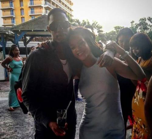 Morto il cugino di Rihanna: è stato ucciso in una sparatoria