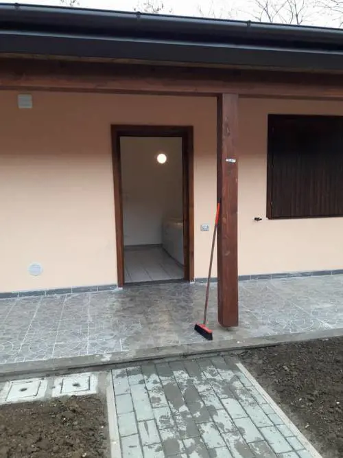 Sisma, la casetta appena conclusa si è già allagata