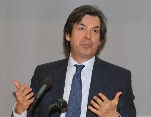 Intesa cambia la prima linea