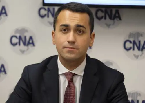 M5s, nuove regole di Di Maio: gli indagati potranno candidarsi