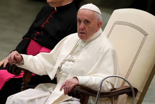 Il Papa in Cappella Sistina invita le donne ad allattare al seno