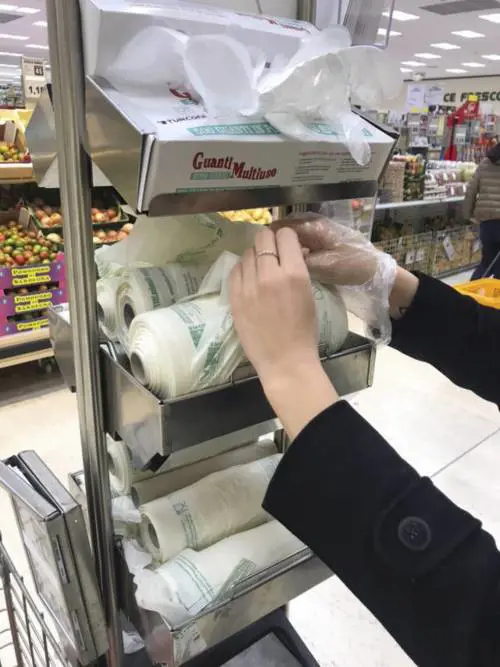 Il ministero della Salute: "I sacchetti per la frutta si possono portare da casa"