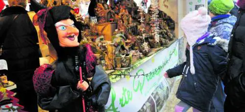 Befana in moto e il pranzo dei clochard Epifania di festa, shopping e solidarietà