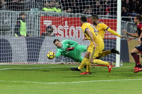 Colpo Bernardeschi. Tanta fatica a Cagliari ma la Signora c'è