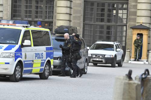 Stoccolma, ordigno esplode vicino alla metro: un morto